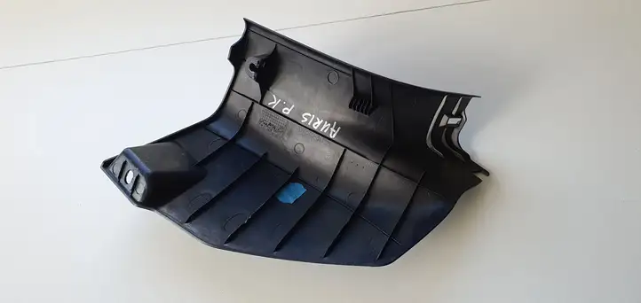 Toyota Auris E180 (2012 - 2018) Внутренняя отделка переднего порога — фото 2