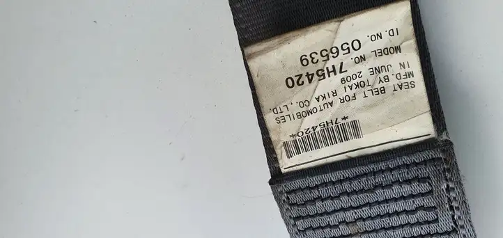 Toyota Prius (XW30) (2009 - 2015) Задний ремень безопасности — фото 6