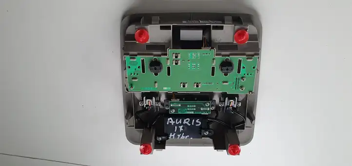 Toyota Auris E180 (2012 - 2018) Передняя подсветка — фото 4