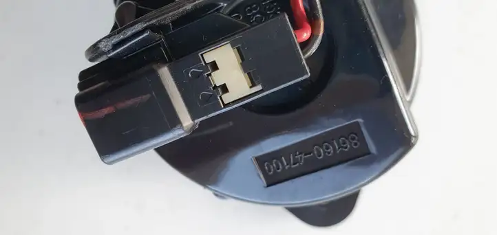 Toyota Prius (XW30) (2009 - 2015) Твитер передней двери — фото 6