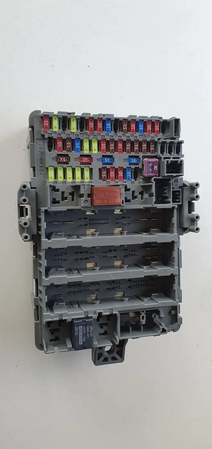 Honda CR-V (2012 - 2016) Блок предохранителей — фото 1