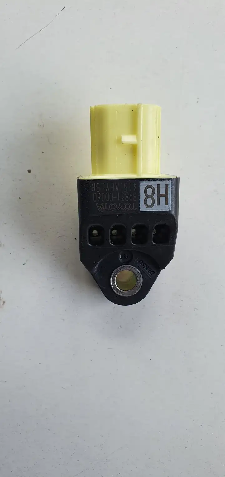 Toyota Yaris (2012 - 2014) Датчик удара SRS — фото 3