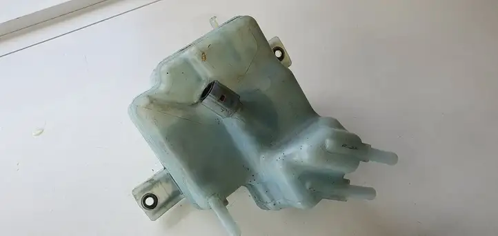Toyota Yaris (2012 - 2014) Бачок тормозной жидкости — фото 4