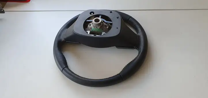 Toyota Yaris (2012 - 2014) Руль — фото 2