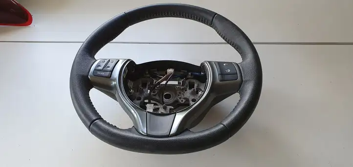 Toyota Yaris (2012 - 2014) Руль — фото 4