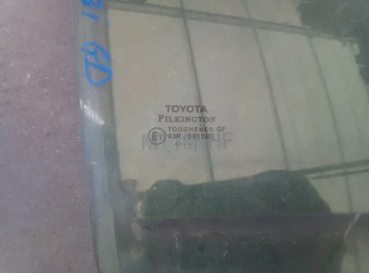 Toyota Auris E180 (2012 - 2018) Стекло задней двери — фото 2