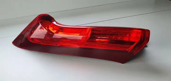 Honda CR-V (2012 - 2016) Задний фонарь в крышке багажника — фото 6