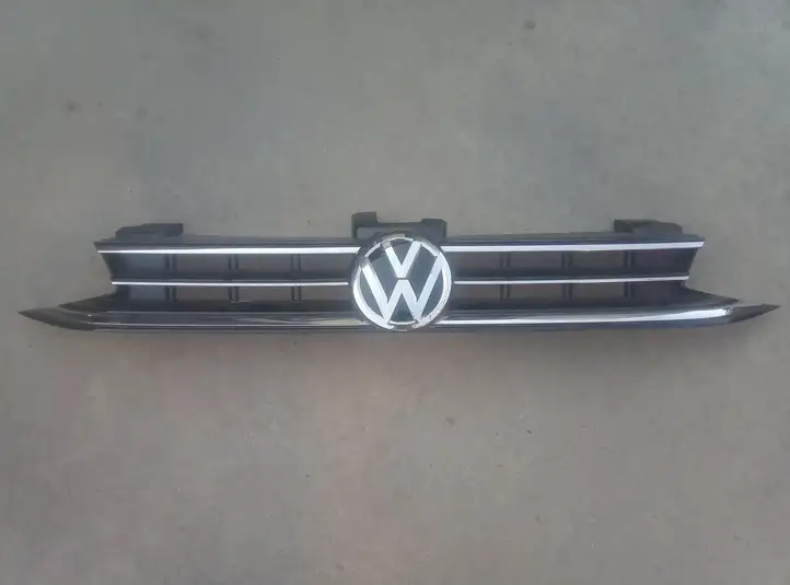 Volkswagen Golf Sportsvan (2017 - 2020) Верхняя решетка радиатора — фото 1