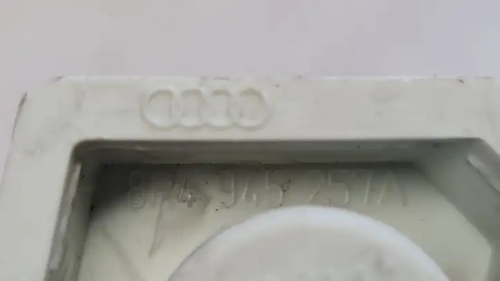 Audi A3/S3 8P (2004 - 2008) 8P4945257A Деталь заднего фонаря — фото 2