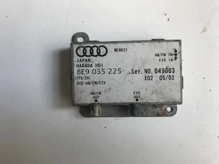 Audi A4 S4 B6 8E 8H (2000 - 2006) 8E9035225 Усилитель антенны — фото 1