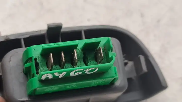 Toyota Aygo AB10 (2005 - 2008) 846100H010 Блок кнопок стеклоподъемников — фото 2