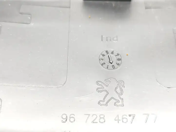 Peugeot 208 (2015 - 2019) 9672846777 Обшивка рулевой колонки — фото 3