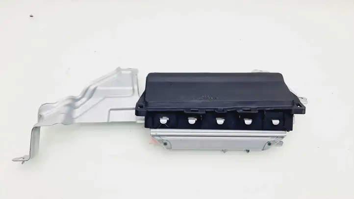 Toyota Land Cruiser (J150) (2009 - ) Коленная подушка безопасности — фото 1