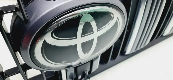 Toyota Land Cruiser (J150) (2009 - ) 5310160F10 Верхняя решетка радиатора — фото 2