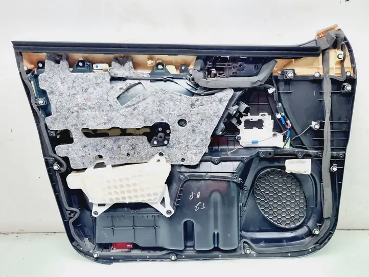 Toyota Land Cruiser (J150) (2009 - ) 67777X1M01 Обшивка передней двери — фото 3