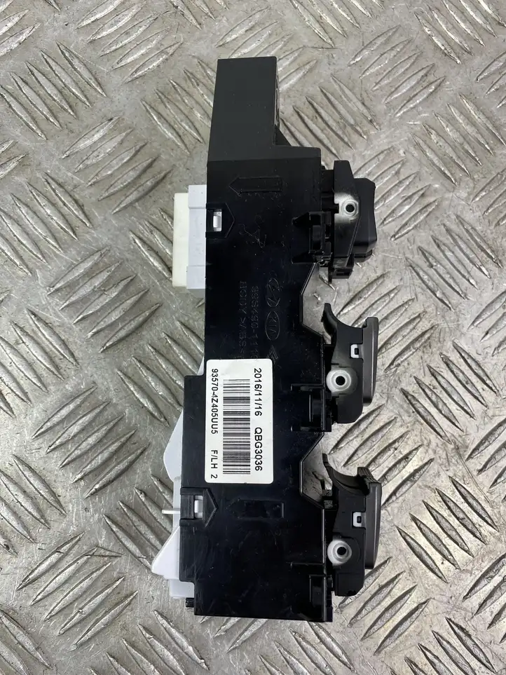 Hyundai Grand Santa Fe NC (2015 - 2018) 935704Z405UU5 Блок кнопок стеклоподъемников — фото 2