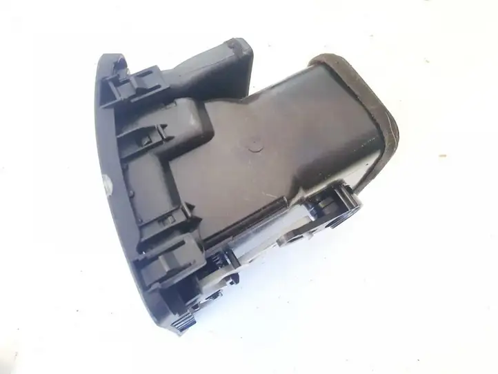 Toyota Corolla Verso E121 (2001 - 2004) 5566013020 Центральный воздушный дефлектор — фото 3