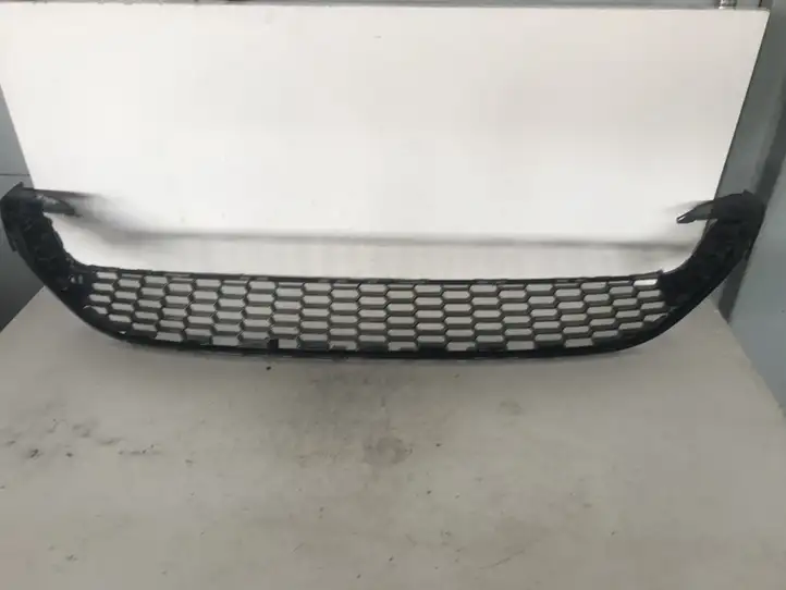 Ford Focus (2015 - 2019) F1EJ17K945A1 Нижняя решетка переднего бампера — фото 1