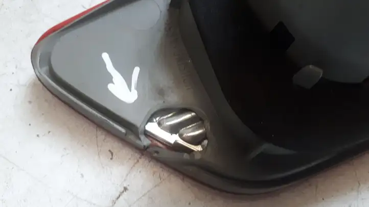 Mitsubishi Colt (2004 - 2008) 98182303BA0 Задний фонарь в крышке багажника — фото 4