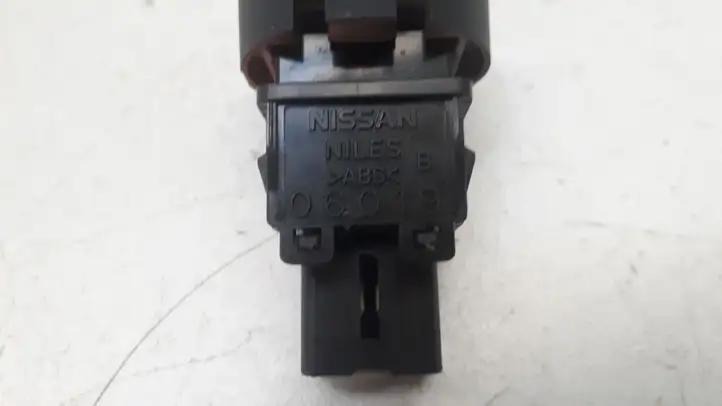 Nissan Juke I F15 (2010 - 2018) 06019 Включатель аварийных фонарей — фото 4