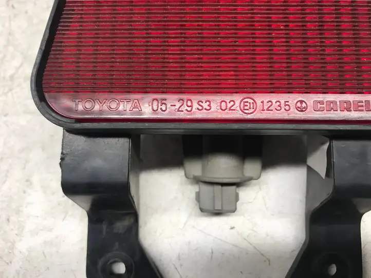 Toyota Corolla E120 E130 (2000 - 2004) 54533729 Дополнительный стоп фонарь — фото 5
