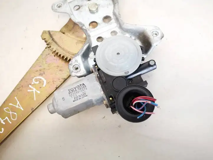 Toyota Corolla Verso E121 (2001 - 2004) 8571020380 Стеклоподъемник задней двери — фото 1