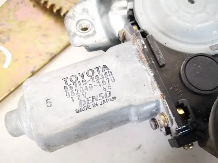 Toyota Corolla Verso E121 (2001 - 2004) 8571020380 Стеклоподъемник задней двери — фото 2