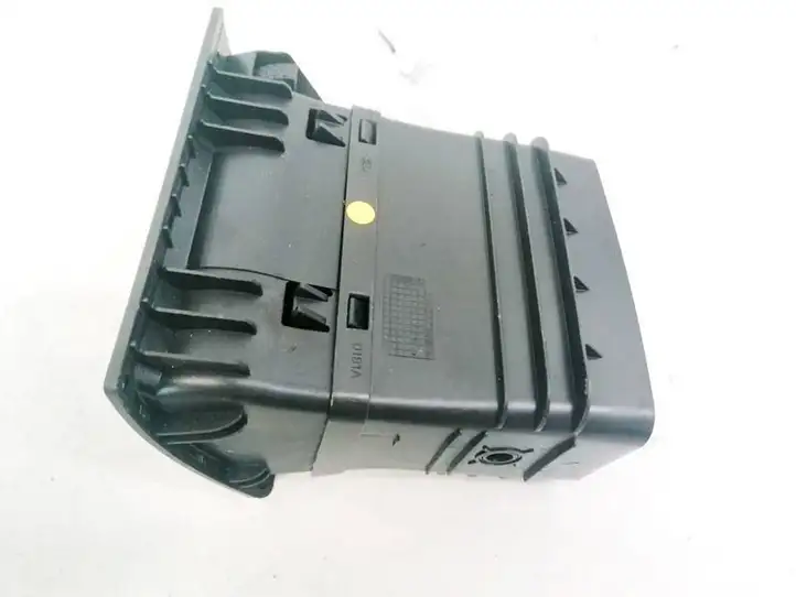 Ford Mondeo Mk III (2000 - 2007) D1B1A Центральный воздушный дефлектор — фото 2