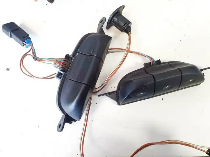 Opel Astra G (1998 - 2004) 90561159 Кнопки на рулевом колесе — фото 1