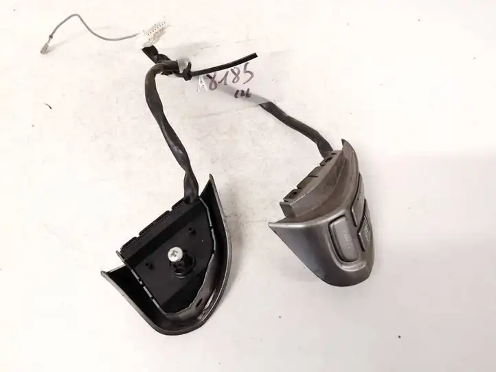 Subaru Outback (2007 - 2009) Кнопки на рулевом колесе — фото 1