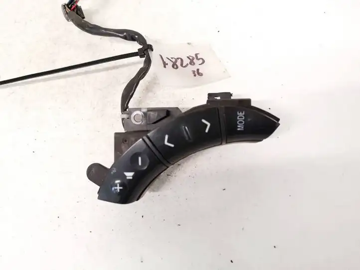 Toyota Previa (XR30, XR40) II (2000 - 2006) 75b037 Кнопки на рулевом колесе — фото 1