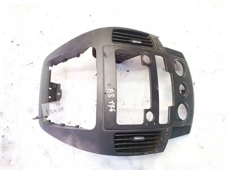 Hyundai i30 (2007 - 2012) u05f0448 Центральный воздушный дефлектор — фото 1