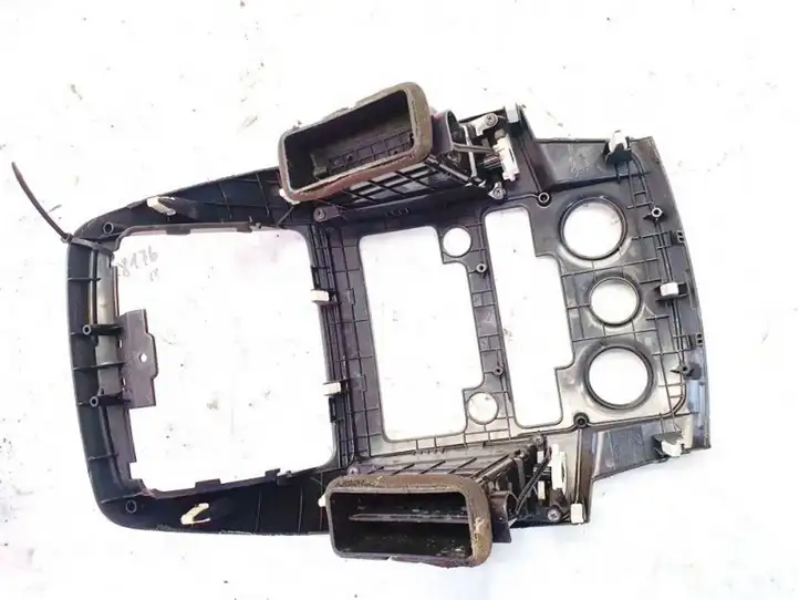 Hyundai i30 (2007 - 2012) u05f0448 Центральный воздушный дефлектор — фото 2