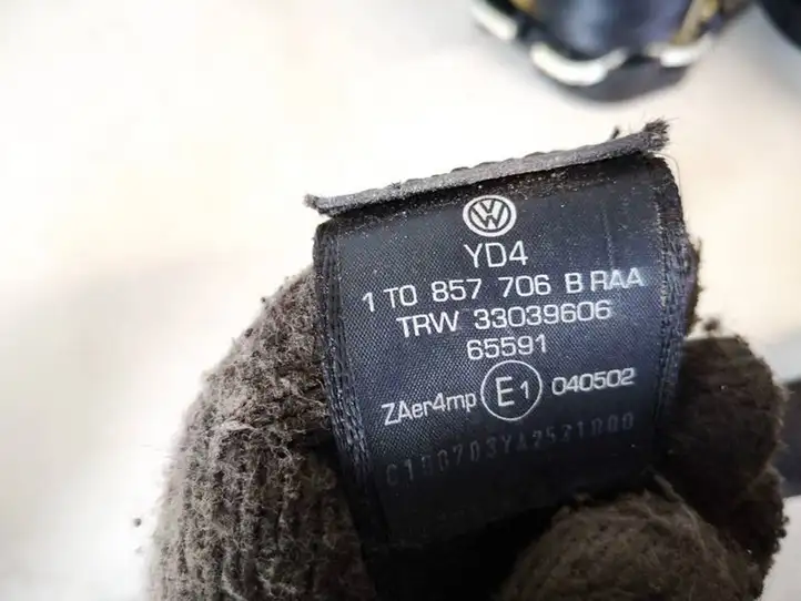 Volkswagen Touran I (2003 - 2010) 1t0857706b Передний ремень безопасности — фото 3