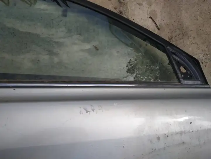 Toyota Avensis T250 (2006 - 2009) Накладка стекла передней двери — фото 3