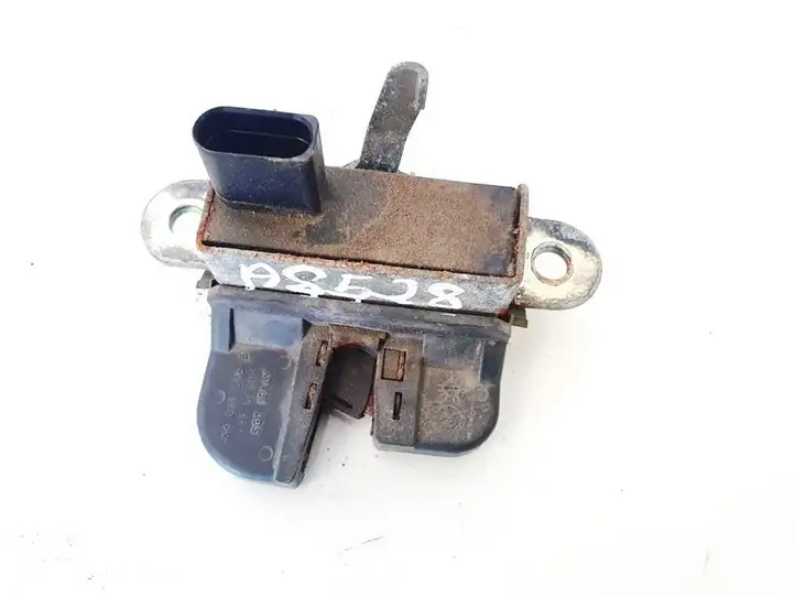 Volkswagen Golf V (2003 - 2009) 1k6827505b Замок крышки багажника — фото 2