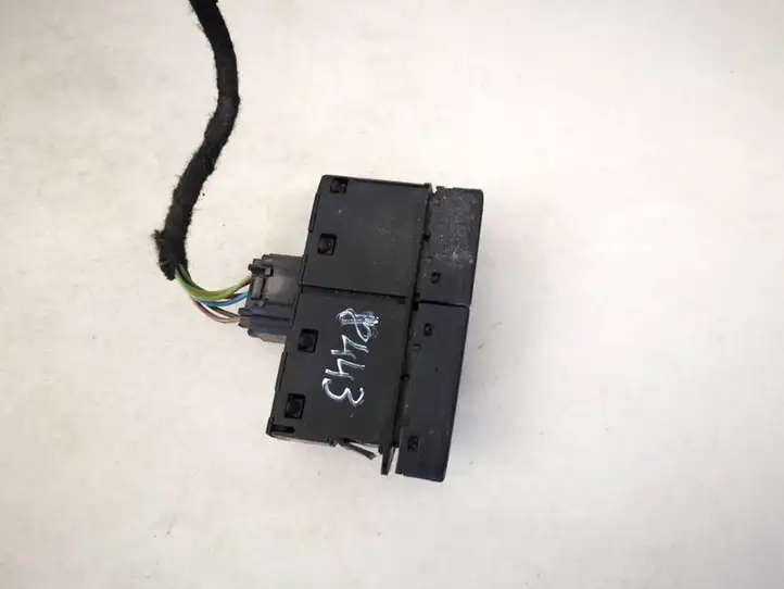 Ford Focus (2011 - 2015) am5t18c621ab Кнопка обогрева стекла — фото 3