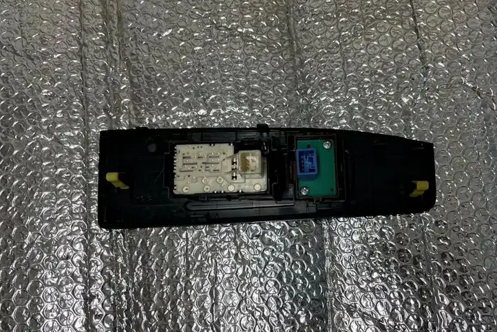 Lexus ES 300h (2012 - 2018) 7423033090 Кнопка стеклоподъемников — фото 2
