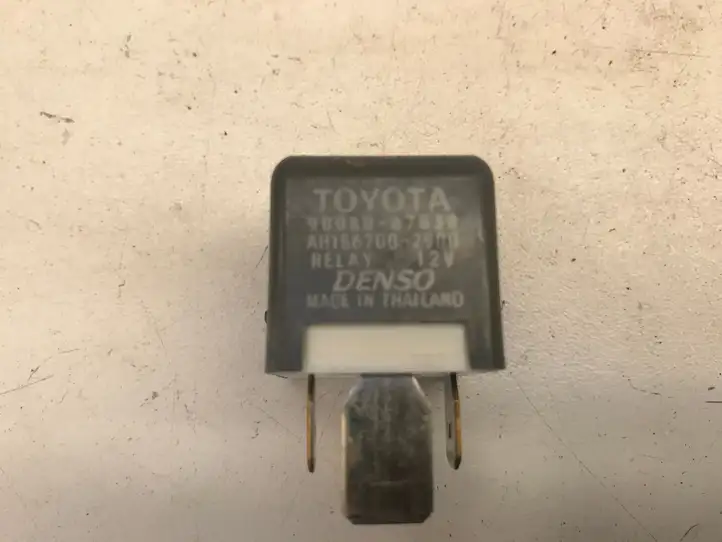 Toyota Corolla Verso AR10 (2004 - 2009) 9008087030 Другое реле — фото 3