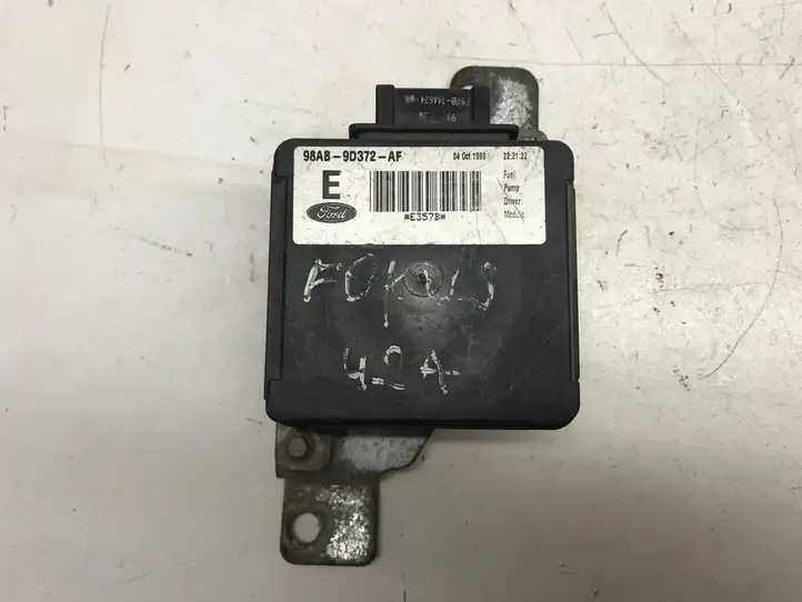 Ford Focus (1998 - 2004) 98AB9D372AF Реле насоса горючего — фото 4