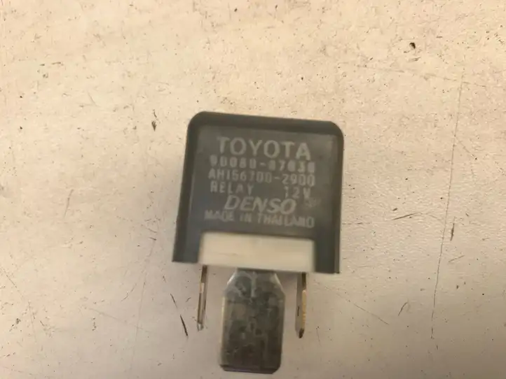 Toyota Corolla Verso AR10 (2004 - 2009) 9008087030 Другое реле — фото 3