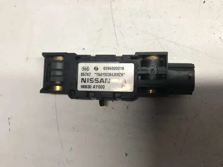 Nissan Primera (2001 - 2008) 98830AY00 Датчик удара SRS — фото 1