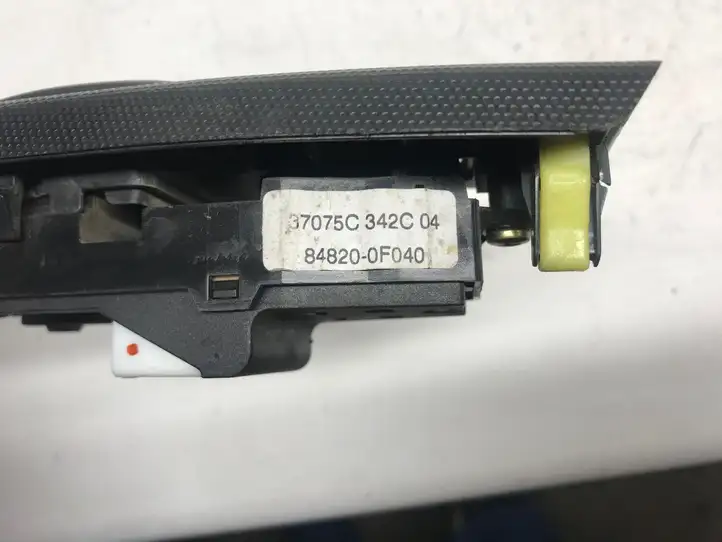 Toyota Corolla Verso AR10 (2004 - 2009) 848200F040 Блок кнопок стеклоподъемников — фото 2