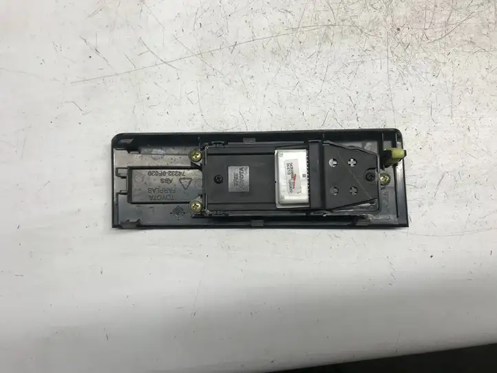 Toyota Corolla Verso AR10 (2004 - 2009) 848200F040 Блок кнопок стеклоподъемников — фото 5