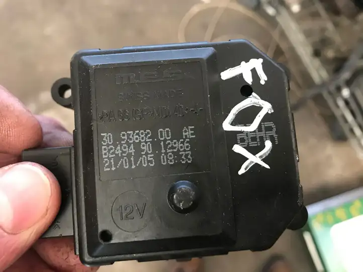 Volkswagen Fox (2005 - 2009) 309368200AE Двигатель задвижки потока воздуха — фото 4