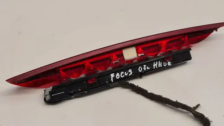 Ford Focus (2005 - 2008) 4M5X13A613A Дополнительный стоп фонарь — фото 2