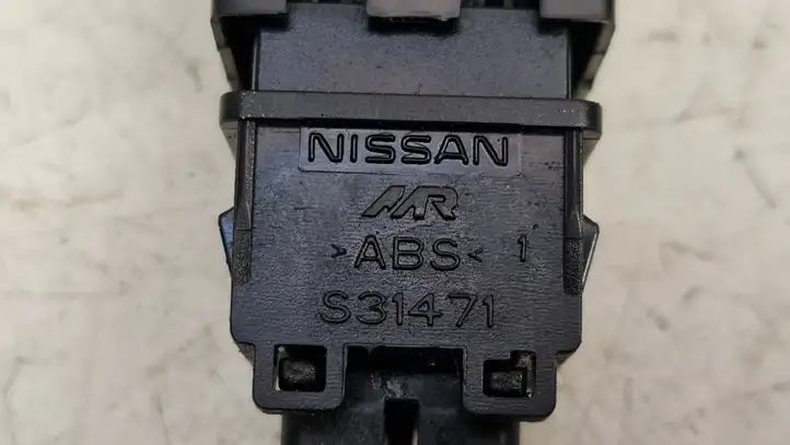 Nissan Micra (2013 - 2016) S31471 Включатель аварийных фонарей — фото 3