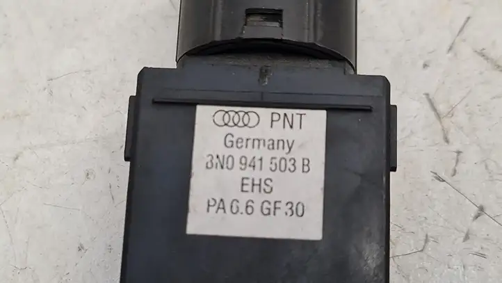 Audi TT Mk1 (1998 - 2003) 8N0941503B Кнопка обогрева стекла — фото 4