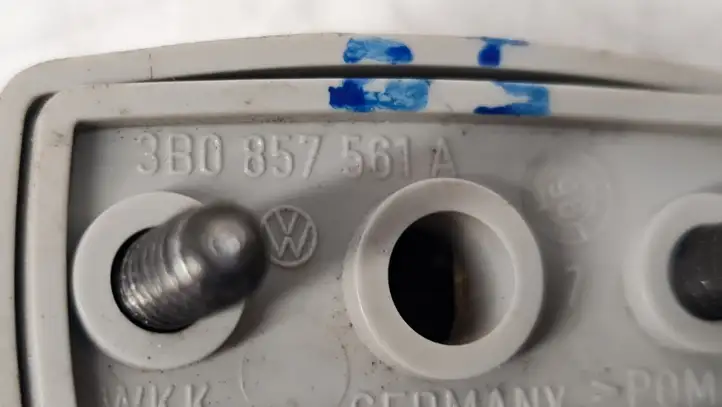 Volkswagen PASSAT B5.5 (2001 - 2005) 3B0857561A Крепление солнцезащитного козырька — фото 3