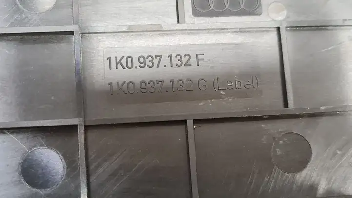 Volkswagen Golf VI (2009 - 2013) 1K0937132F Крышка ящика предохранителей — фото 2